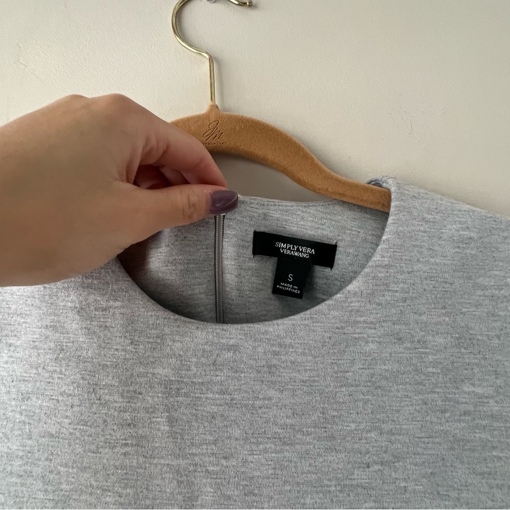 Grey top - Picture 3 of 4